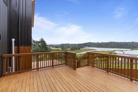 Photo of property in 82b Kittiwake Drive, Schnapper Rock, Auckland, 0632