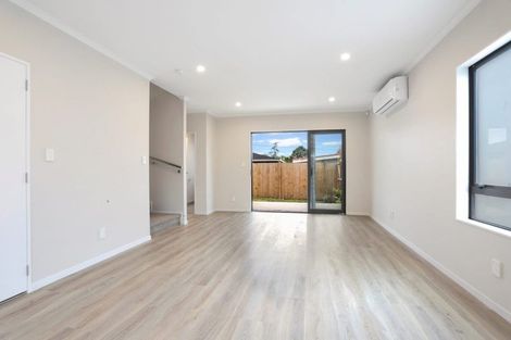 Photo of property in 10e Roberts Road, Te Atatu South, Auckland, 0610