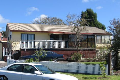 Photo of property in 4 Meadowvale Rise, Titirangi, Auckland, 0604