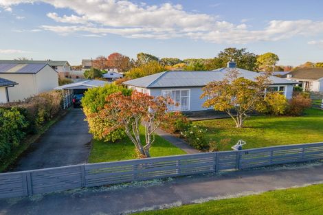 Photo of property in 15 Rugby Street, Waimate, 7924