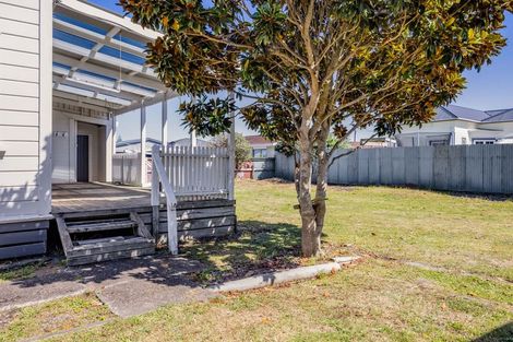 Photo of property in 25 Milmoe Street, Hawera, 4610