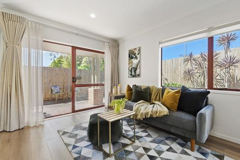 Photo of property in 5 Fearnley Grove, Albany, Auckland, 0632