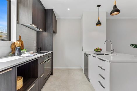 Photo of property in 48 Huri Street, Mangere Bridge, Auckland, 2022