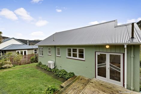 Photo of property in 9 Kaihuia Terrace, Northland, Wellington, 6012