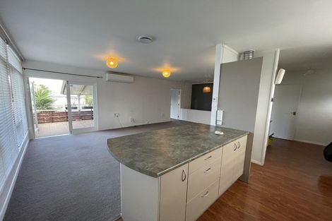 Photo of property in 13 Rickards Place, New Lynn, Auckland, 0600