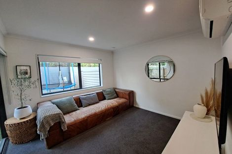 Photo of property in 8 Pangu Way, Mangere, Auckland, 2022