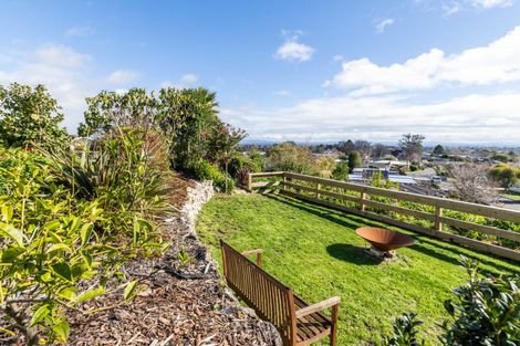Photo of property in 21 Busby Hill, Havelock North, 4130