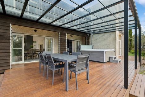 Photo of property in 16 Almond Grove, Greenhithe, Auckland, 0632