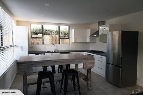 Photo of property in 9 Neil Avenue, Te Atatu Peninsula, Auckland, 0610