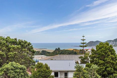 Photo of property in 27 Akaroa Drive, Maupuia, Wellington, 6022
