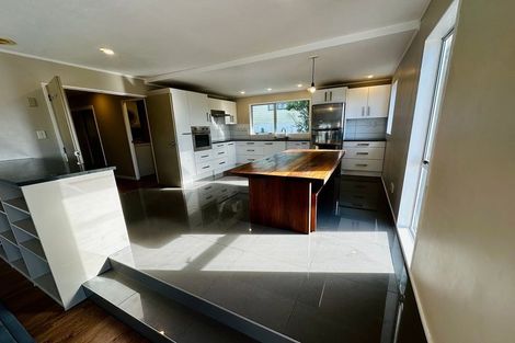 Photo of property in 92 Thurleigh Grove, Karori, Wellington, 6012