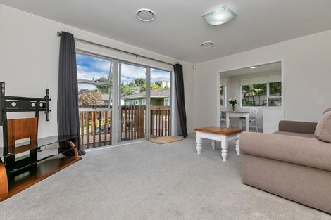 Photo of property in 9 Kama Place, Sunnynook, Auckland, 0620