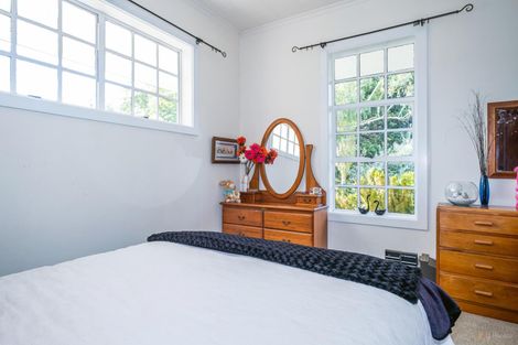 Photo of property in 72 Timaru Road, Waimate, 7924