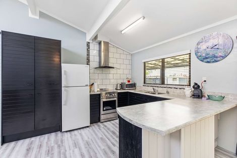 Photo of property in 120 Racecourse Road, Waiuku, 2123