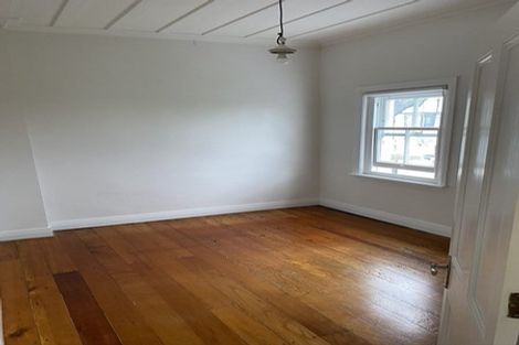 Photo of property in 27 Islington Avenue, New Lynn, Auckland, 0600