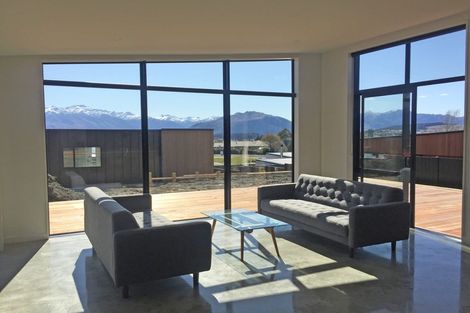 Photo of property in 7 Little Alpha Loop, Wanaka, 9305