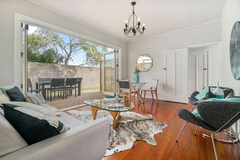 Photo of property in 696 Te Atatu Road, Te Atatu Peninsula, Auckland, 0610