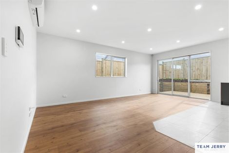 Photo of property in 43 Tributary Parade, Karaka, 2113