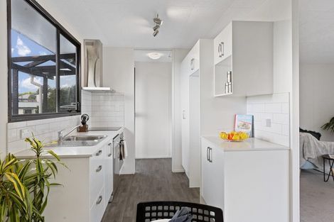 Photo of property in 1/235 Glengarry Road, Glen Eden, Auckland, 0602