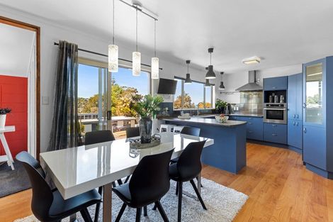 Photo of property in 9 Robin Lane, Browns Bay, Auckland, 0630