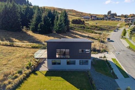 Photo of property in 60 Kirimoko Crescent, Wanaka, 9305