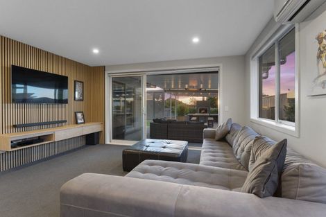 Photo of property in 5 Mahia Lane, Waikanae, 5036