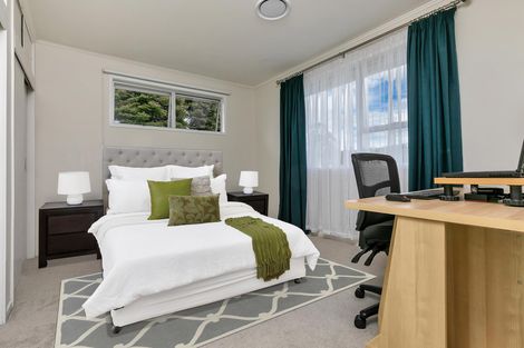 Photo of property in 9 Kama Place, Sunnynook, Auckland, 0620
