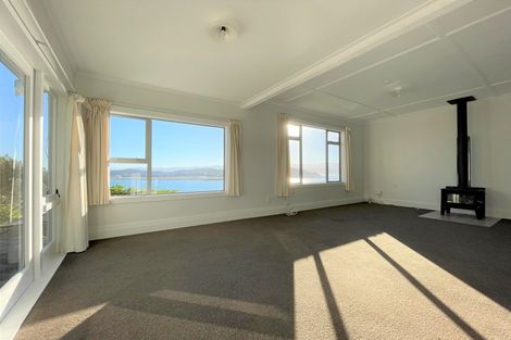Photo of property in 24 Hungerford Road, Lyall Bay, Wellington, 6022