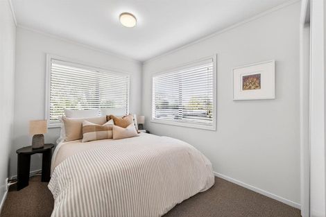Photo of property in 2/10 Sylvan Park Avenue, Milford, Auckland, 0620