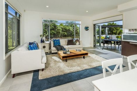 Photo of property in 13 Kittiwake Drive, Schnapper Rock, Auckland, 0632
