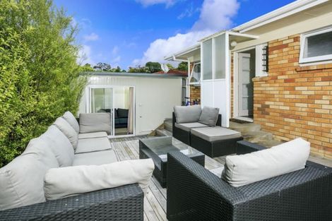 Photo of property in 2/50 Cheval Drive, Totara Vale, Auckland, 0629