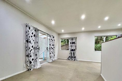 Photo of property in 4 Fernhaven Place, Massey, Auckland, 0614
