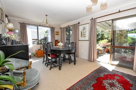 Photo of property in 6 Chisholm Place, Carterton, 5713