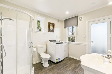 Photo of property in 137 Ruskin Road, Newlands, Wellington, 6037