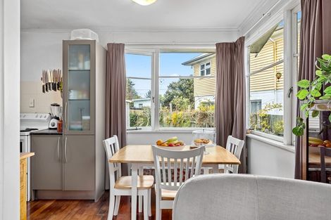 Photo of property in Peninsula Primary School, 61 Wharf Road, Te Atatu Peninsula, Auckland, 0610