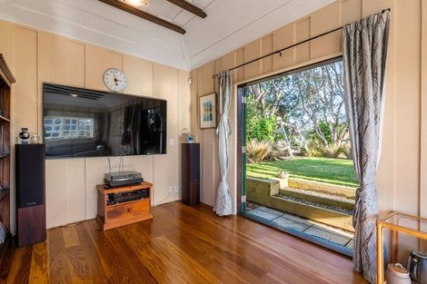 Photo of property in 23 Saint Michaels Crescent, Kelburn, Wellington, 6012