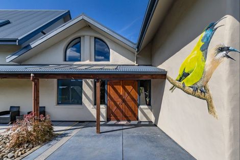 Photo of property in 100 Waihou Road, Levin, 5571