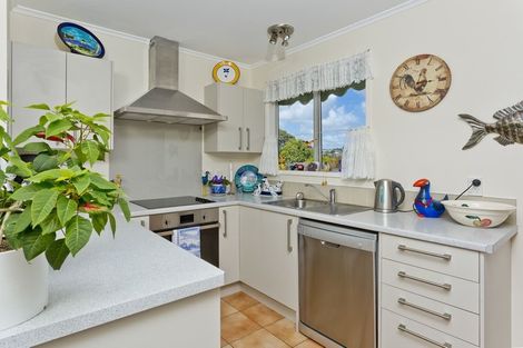 Photo of property in 3 Intrepid Place, Torbay, Auckland, 0630