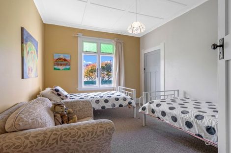 Photo of property in 11 Bear Street, Waverley, 4510