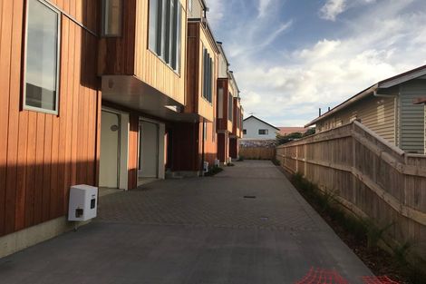 Photo of property in 121u2 Rongotai Road, Kilbirnie, Wellington, 6022