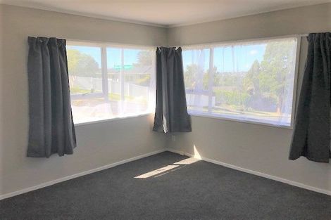 Photo of property in 2 Stallard Place, Glen Eden, Auckland, 0602