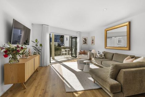 Photo of property in Vein & Skin, 38a Roxburgh Street, Mount Victoria, Wellington, 6011