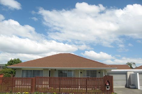 Photo of property in 22 Salford Avenue, Redwood, Christchurch, 8051
