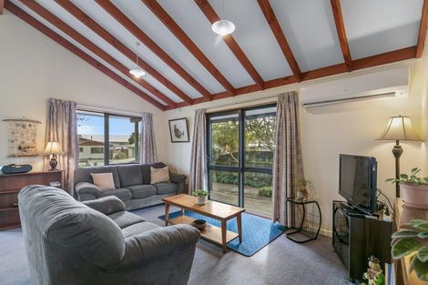 Photo of property in 10 Dellys Grove, Levin, 5510