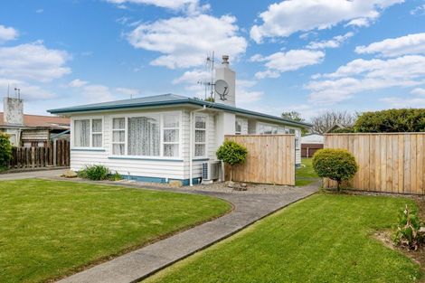 Photo of property in 18 Abraham Crescent, Milson, Palmerston North, 4414