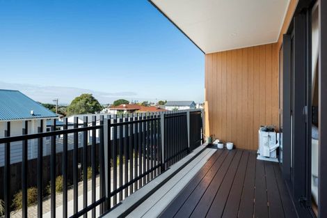Photo of property in 4/128 Onewa Road, Northcote, Auckland, 0627