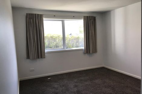Photo of property in 11a Pinkerton Grove, Newlands, Wellington, 6037