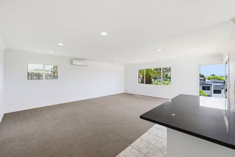 Photo of property in 17a Cherry Tree Place, Massey, Auckland, 0614