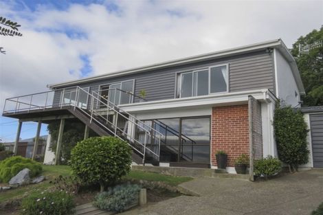 Photo of property in 86 Marine Parade, Bluff, 9814