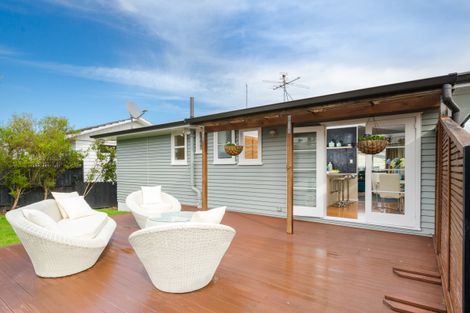 Photo of property in 27 Abbotleigh Avenue, Te Atatu Peninsula, Auckland, 0610